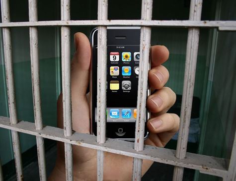 Senado aprova urgência para projeto que obriga presídios a bloquear celulares