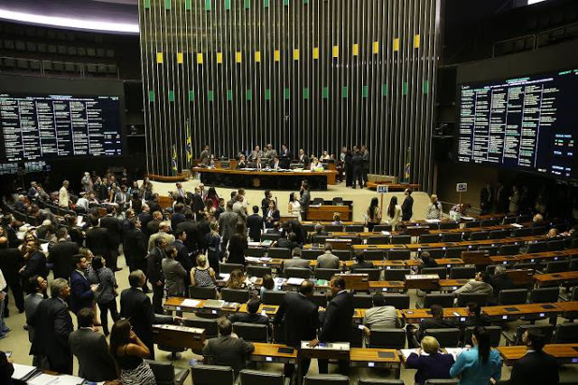 Intervenção federal no Rio suspende reforma da Previdência