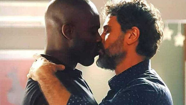 Globo exibe beijo gay em 