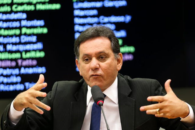 “Sou anti-PT e vou encaminhar na bancada apoio a Bolsonaro”, diz tucano