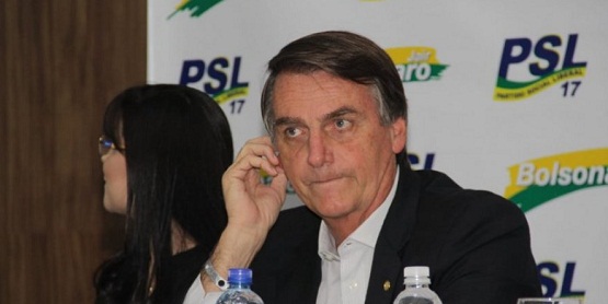 Apesar do movimento #EleNão, Bolsonaro cresce 6% e lidera entre as mulheres
